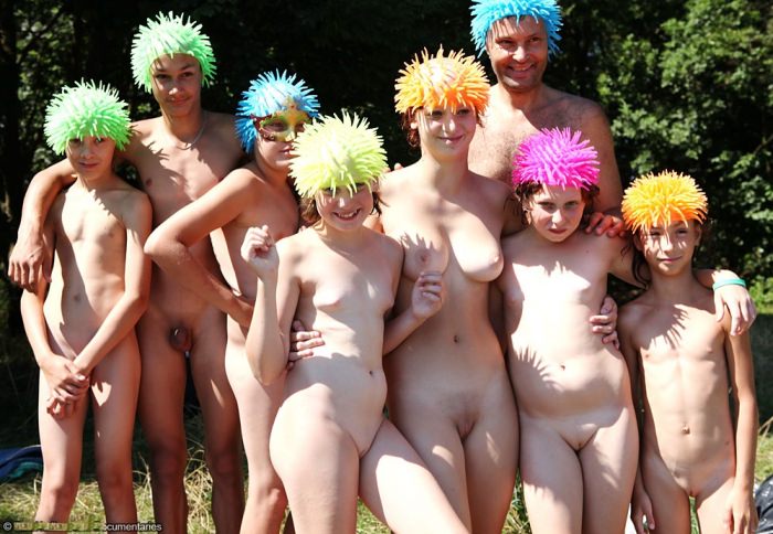 Video picnic naturists in nature [Nudist Planet]