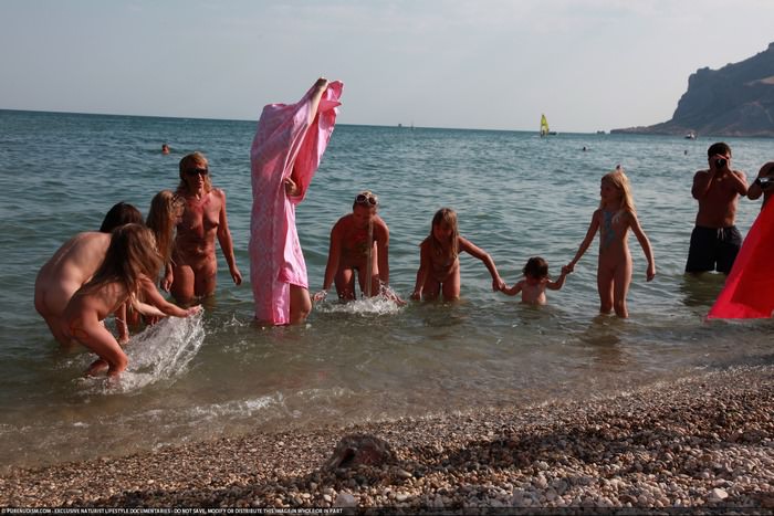 Neptune god patron of nudists - summer holiday nudists photo [Nudist Planet]