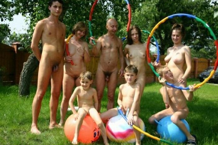 Photo gallery nudists in the recreation park Purenudism [Nudist Planet]