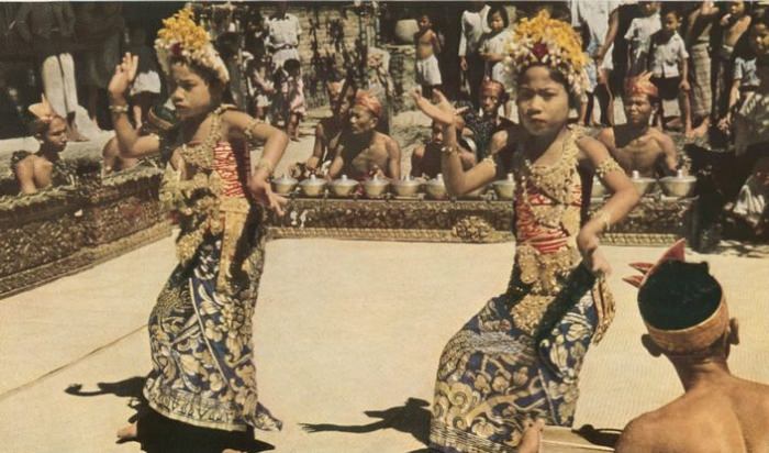 Legong: Dance of the Virgins 1935 retro video (Bali India) [Nudist Planet]